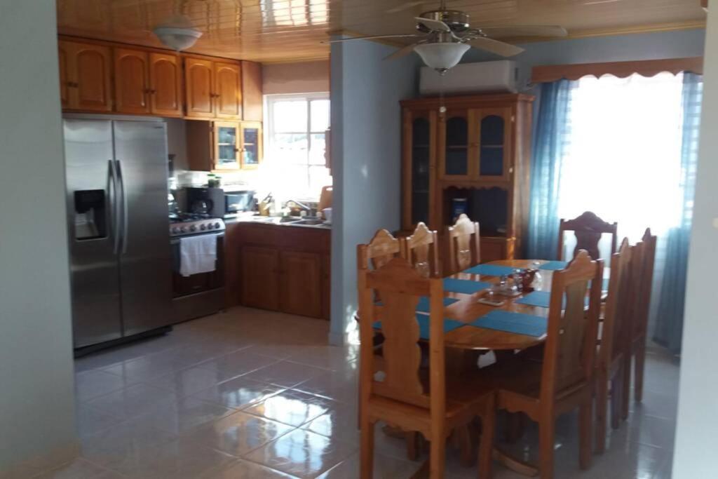 Urania House Villa Bocas del Toro Buitenkant foto