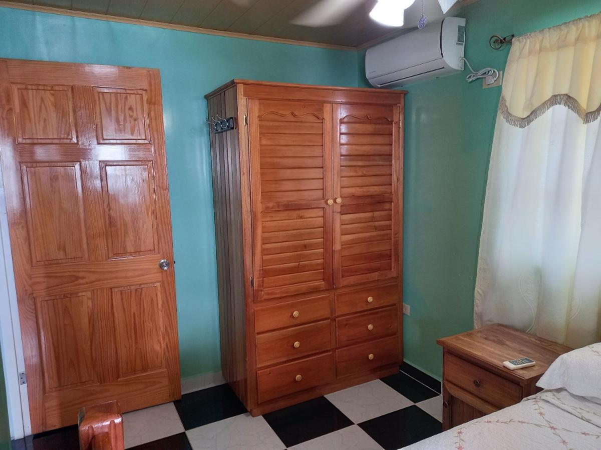 Urania House Villa Bocas del Toro Buitenkant foto